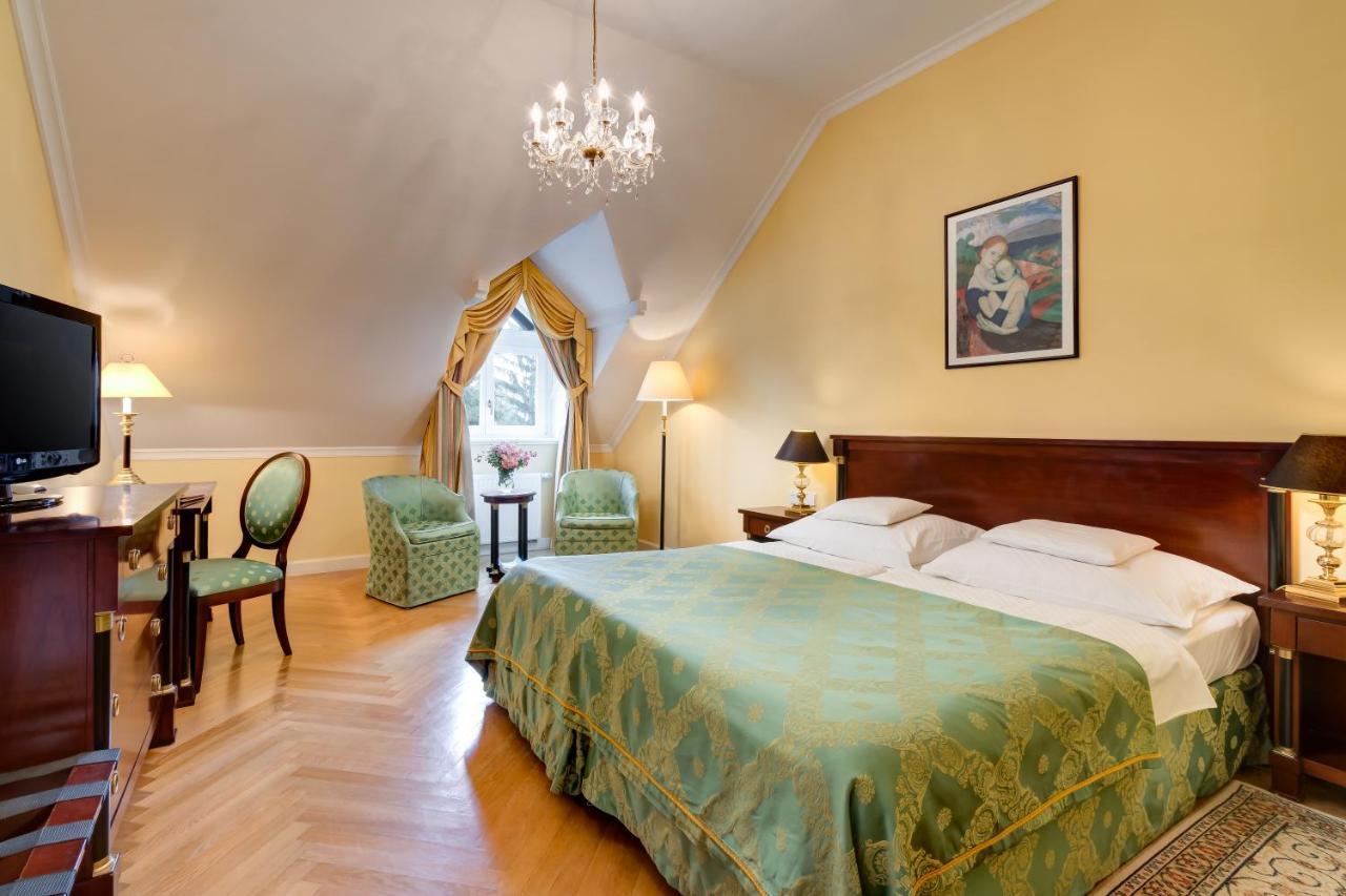 Castle Hotel Grof Degenfeld Superior Tarcal Bagian luar foto