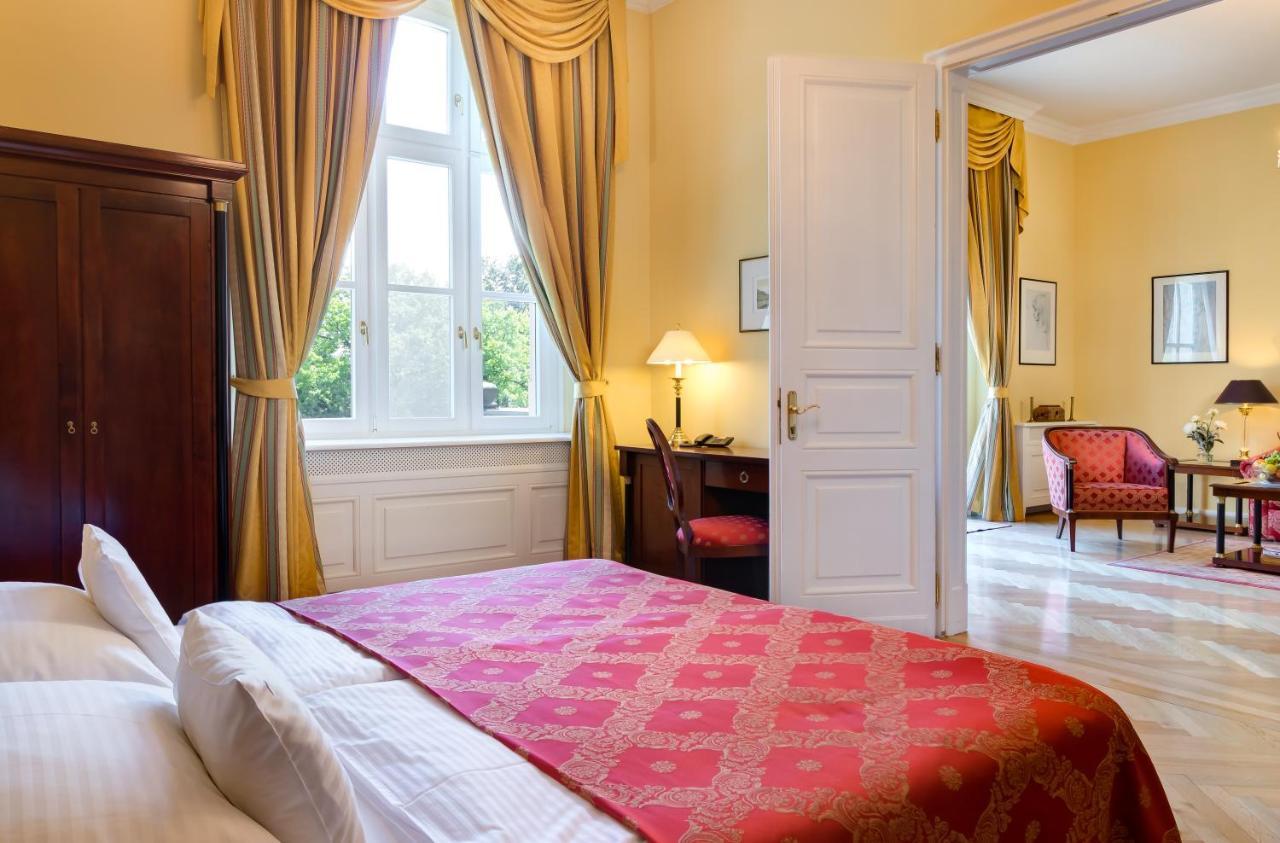 Castle Hotel Grof Degenfeld Superior Tarcal Bagian luar foto