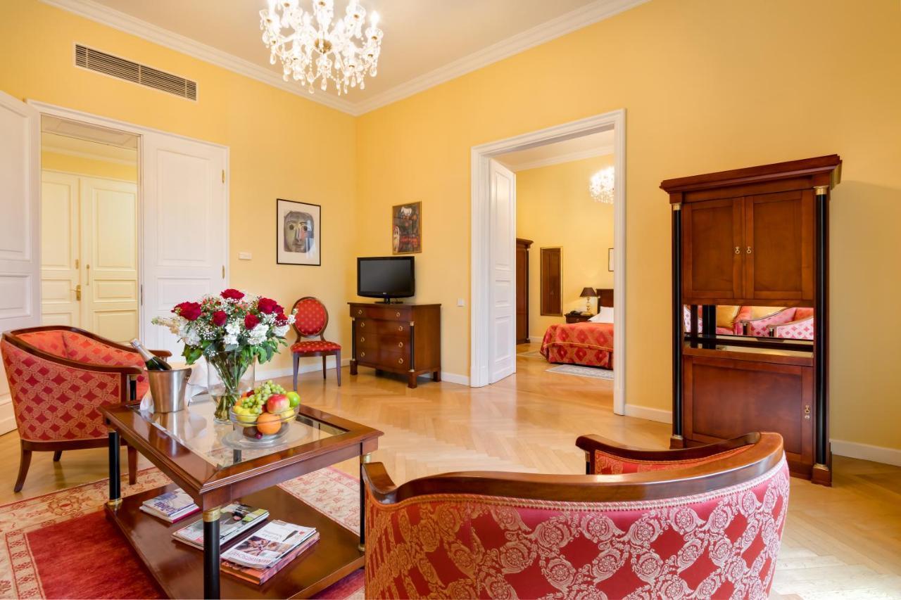 Castle Hotel Grof Degenfeld Superior Tarcal Bagian luar foto