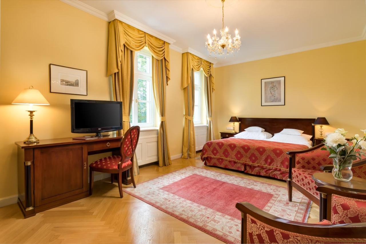 Castle Hotel Grof Degenfeld Superior Tarcal Bagian luar foto