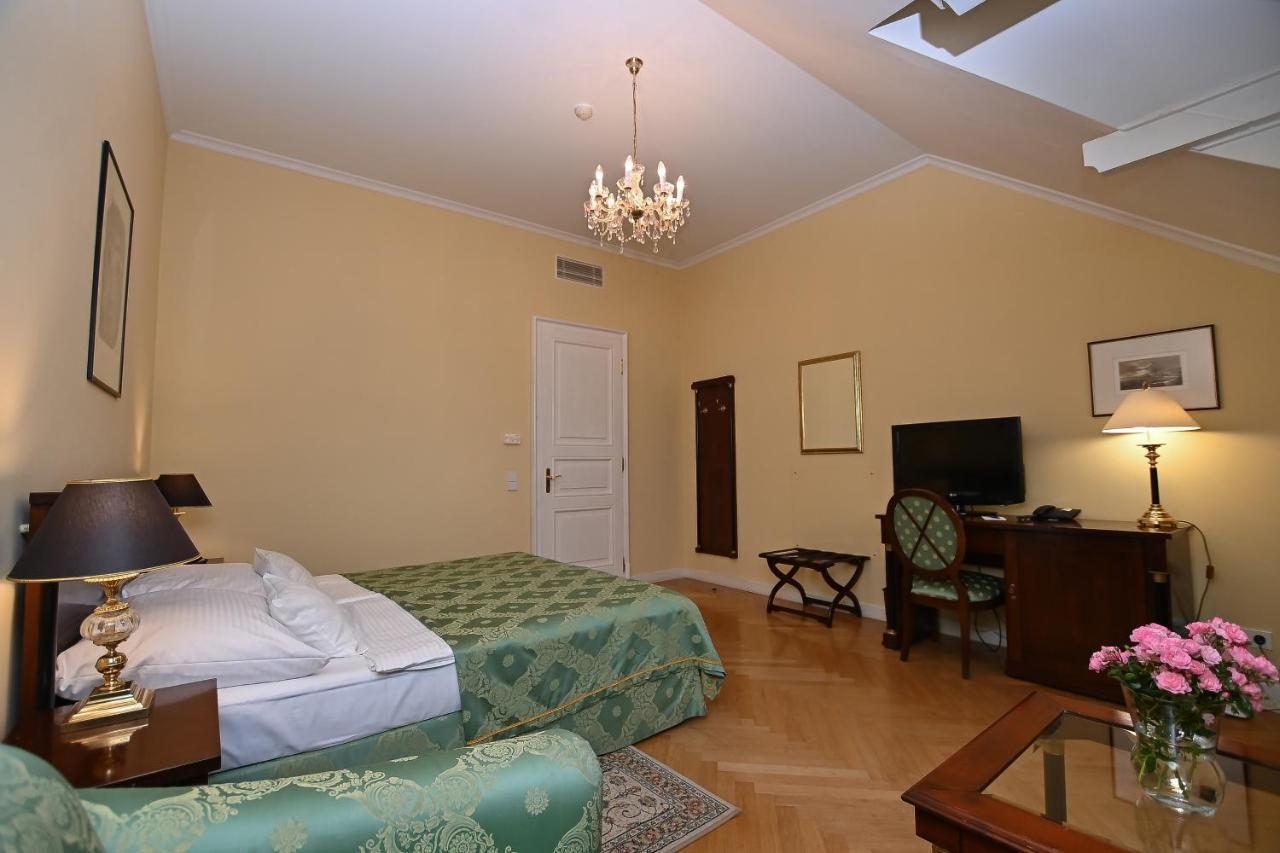 Castle Hotel Grof Degenfeld Superior Tarcal Bagian luar foto