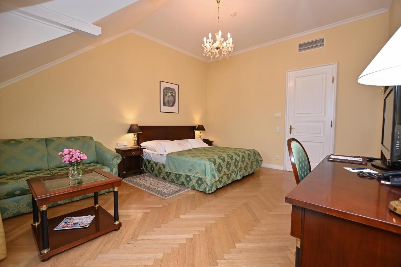 Castle Hotel Grof Degenfeld Superior Tarcal Bagian luar foto