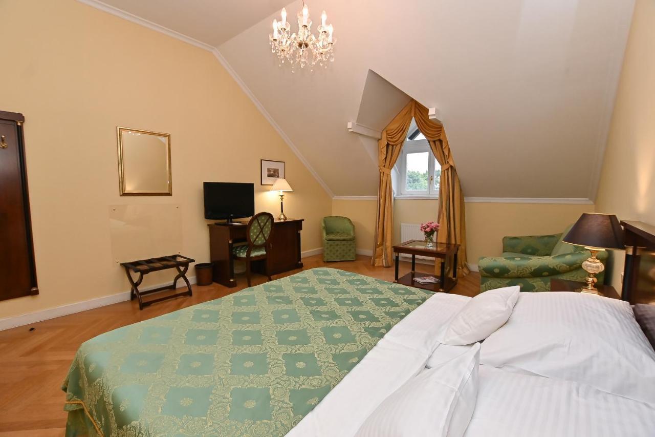 Castle Hotel Grof Degenfeld Superior Tarcal Bagian luar foto