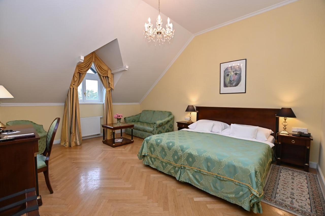 Castle Hotel Grof Degenfeld Superior Tarcal Bagian luar foto
