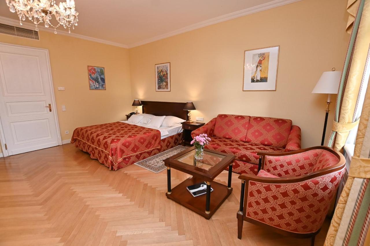 Castle Hotel Grof Degenfeld Superior Tarcal Bagian luar foto