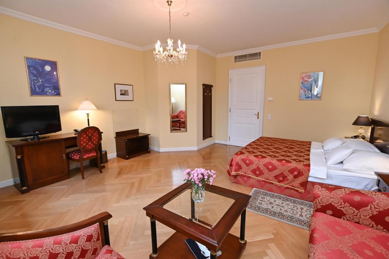 Castle Hotel Grof Degenfeld Superior Tarcal Bagian luar foto