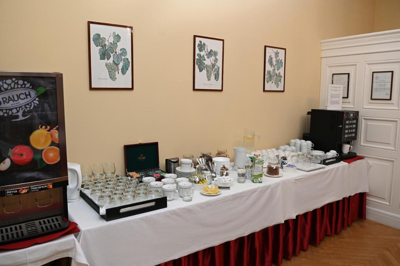 Castle Hotel Grof Degenfeld Superior Tarcal Bagian luar foto